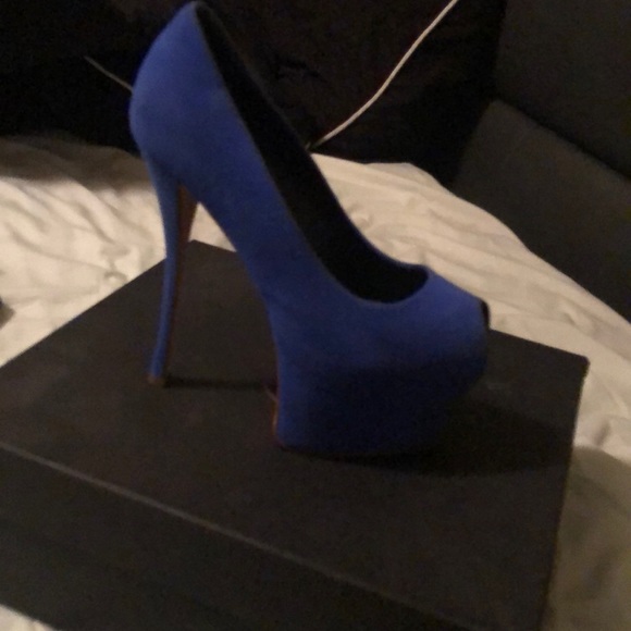 Authentic Giuseppe Zanotti Heels - Picture 1 of 8